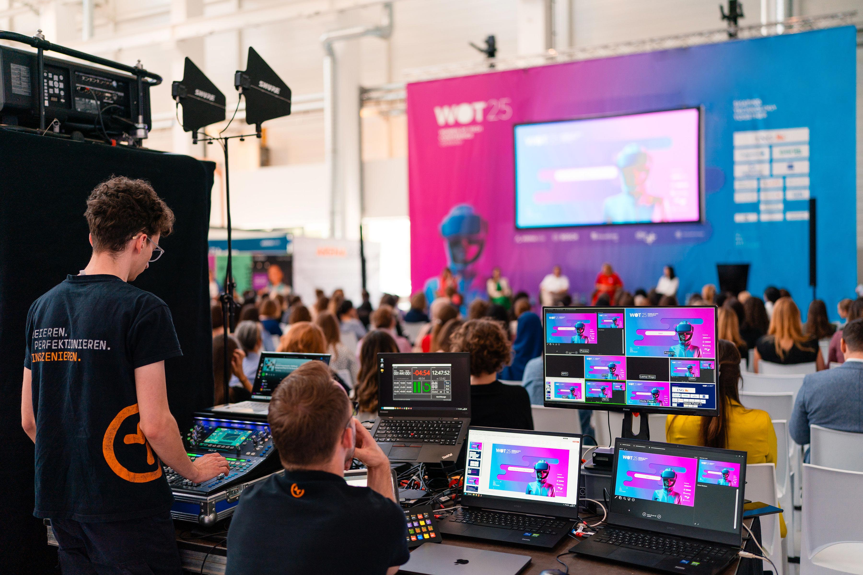 Women of Tech 2025 Vortrag in der ARENA2036 in Stuttgart